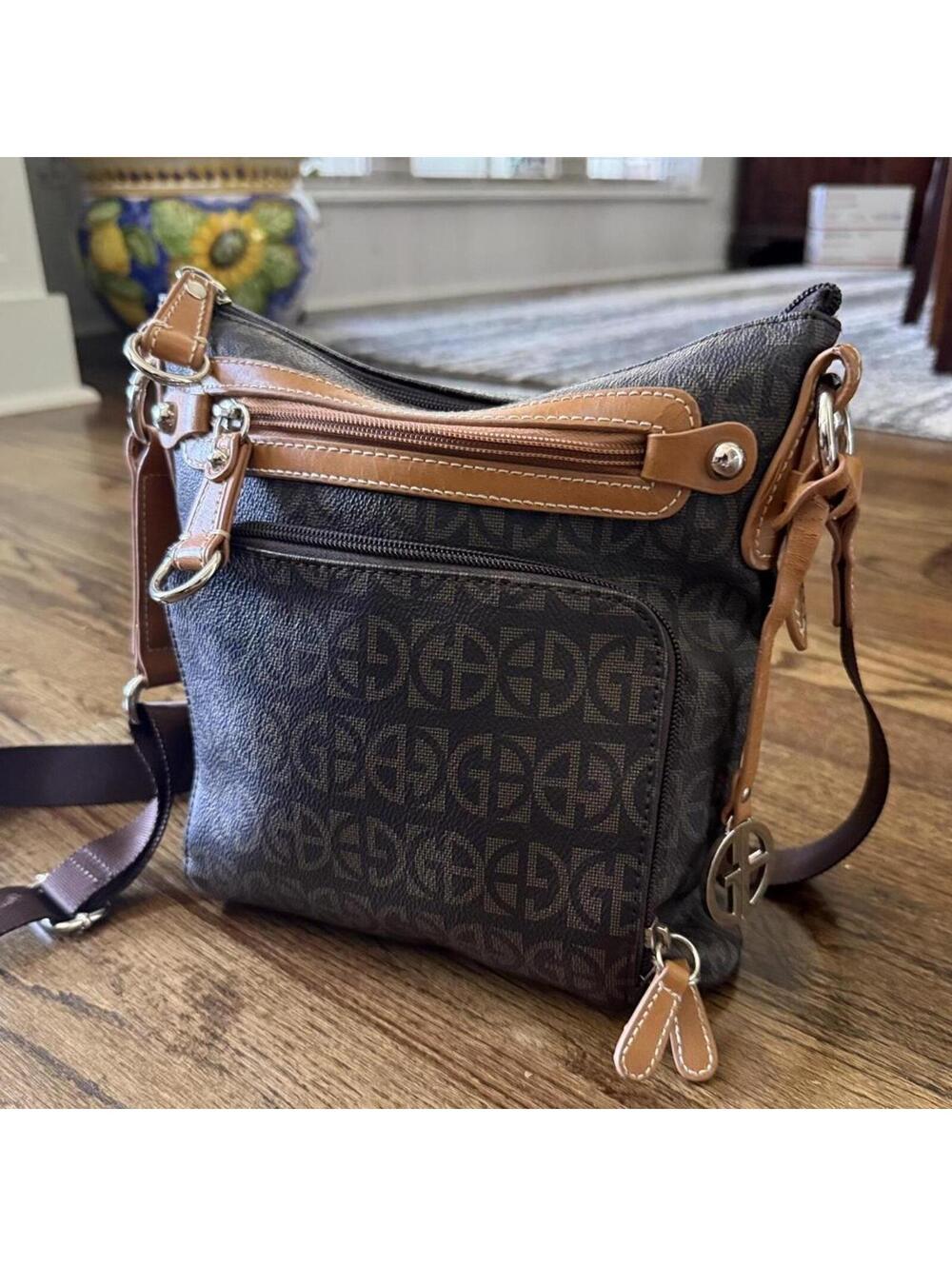 👜 Giani Bernini Brown Monogram Crossbody Bag Y2K Logo Purse